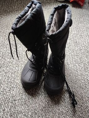Women’s Black Insulated Winter Boots - Lace-Up Snow Boots